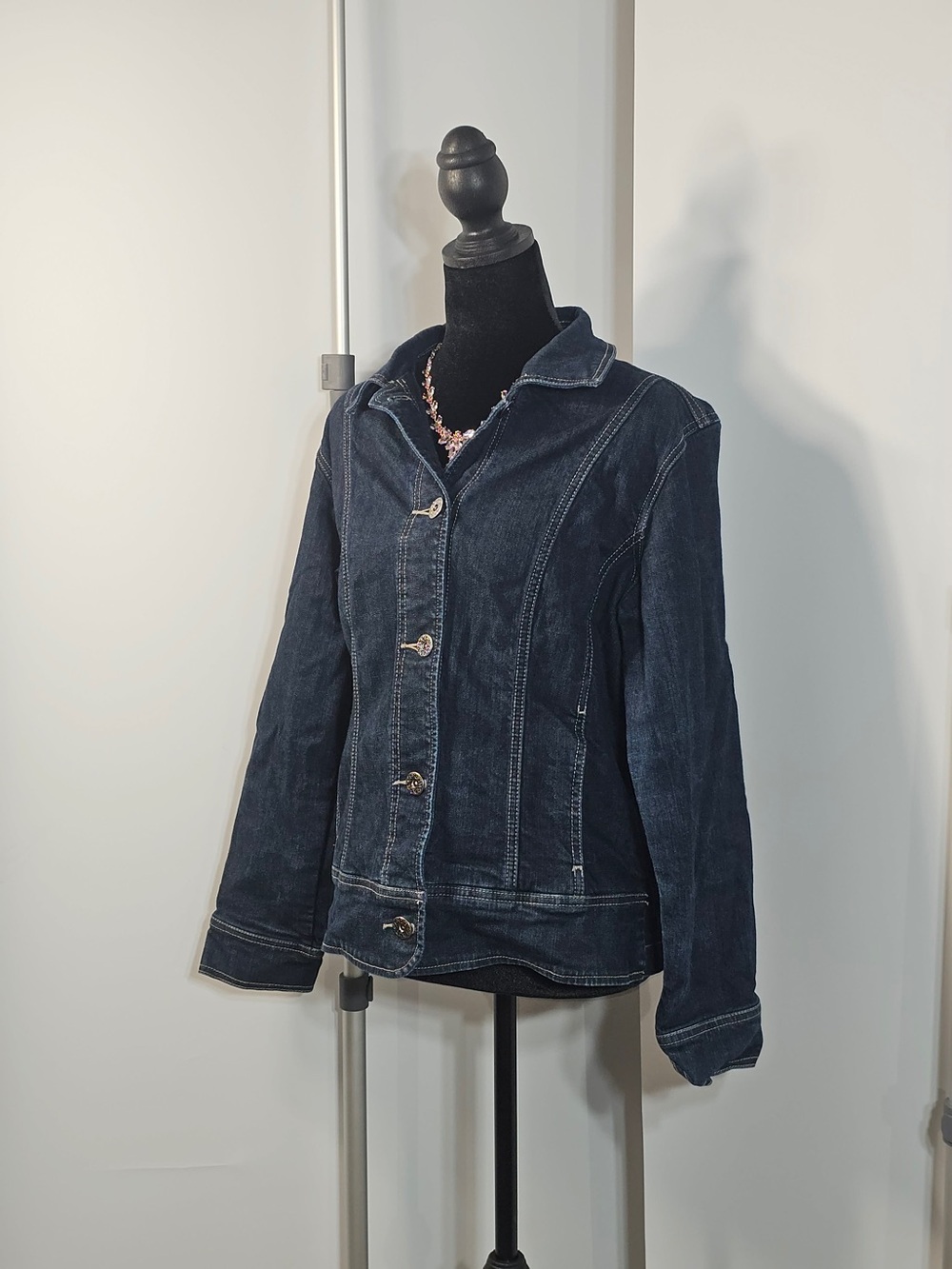 #173 Chico’s Platinum Dark Wash Fitted Denim Jacket Size 1 Y2K Stretch